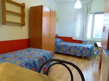 Residencia Universitaria San Marius- Muntaner برشلونة 0*,  إسبانيا